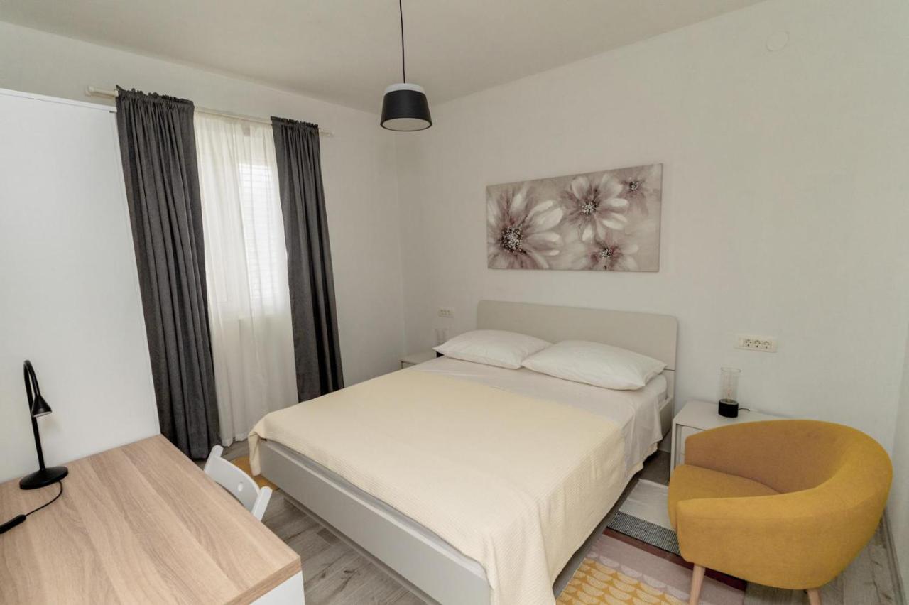 Apartments Happy Sukošan Buitenkant foto